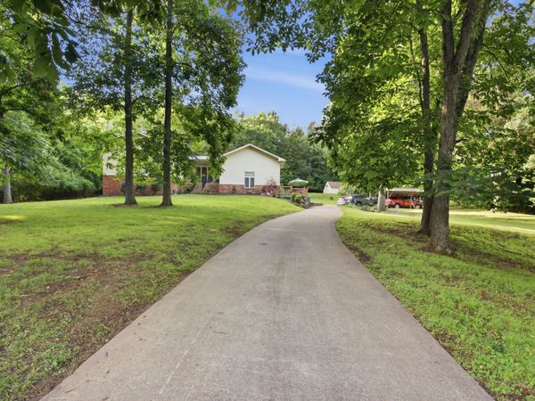 1053 Hillview Dr, Hendersonville, TN 37075