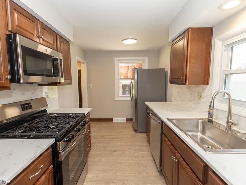 11391 Ronald Drive , Parma, OH 44130 Photo 9