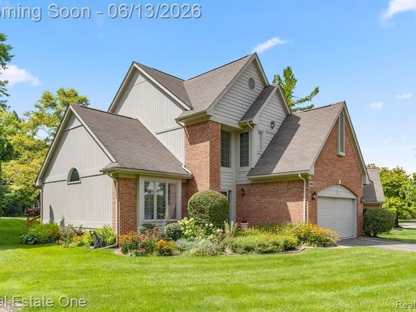 30612 SEQUOIA Circle, Farmington Hills, MI 48331