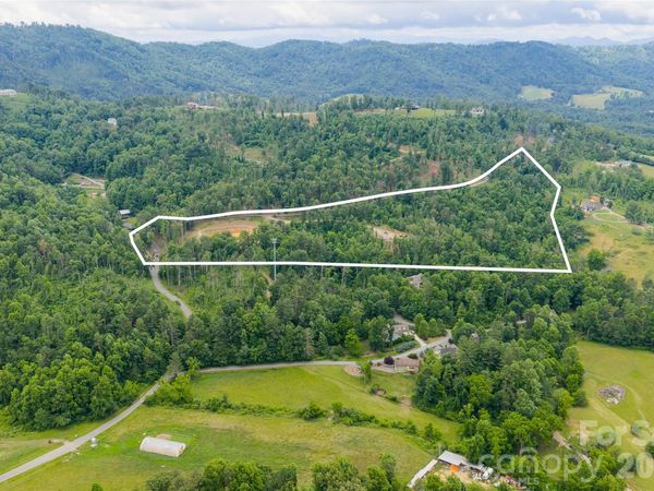 9999 Bear View Road, Weaverville, NC 28787