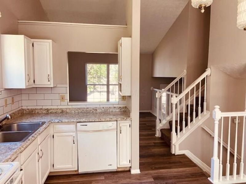 661 Pine Trace Court, Columbus, OH 43228 Photo 5
