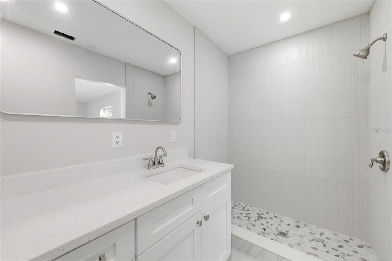 7528 17th Way N, Saint Petersburg, FL 33702 Photo