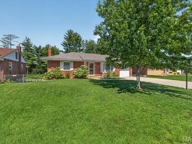 10025 Shapfield Lane , St Louis, MO 63123