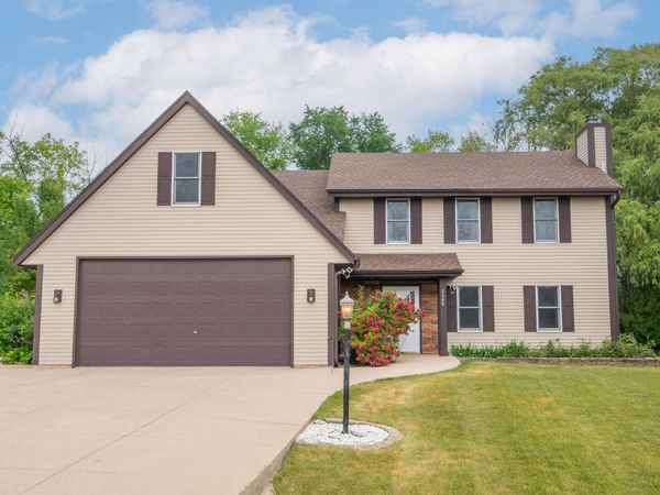 3640 E Northbrook Blvd, Oak Creek, WI 53154