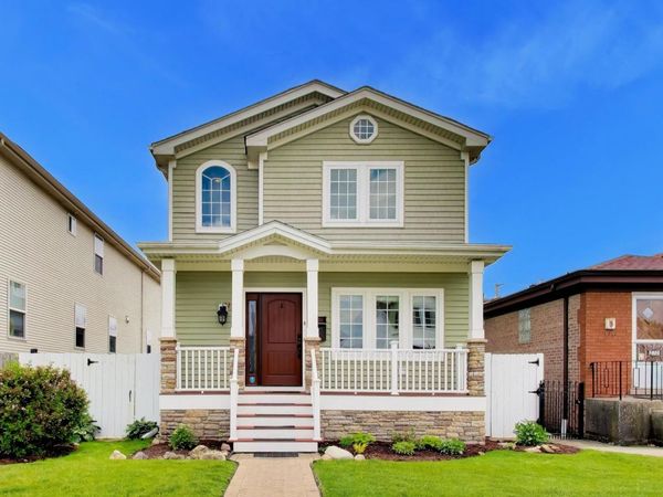 4831 W Winnemac Avenue , Chicago, IL 60630