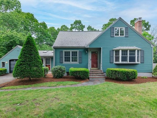 15 Eastman Ave, Foxboro, MA 02035
