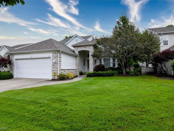 417 W Glengary Circle, Highland Heights, OH 44143