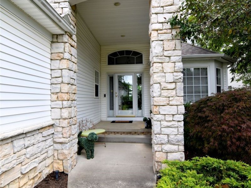 417 W Glengary Circle, Highland Heights, OH 44143 Photo 2