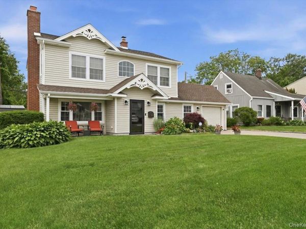 16 Penny Lane , Levittown, NY 11756