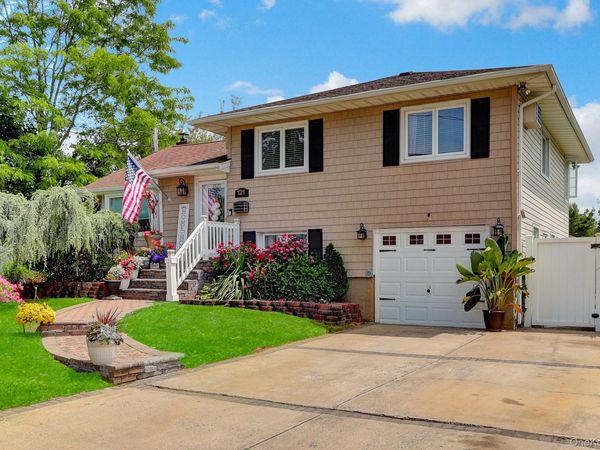 121 W 15th Street, Deer Park, NY 11729