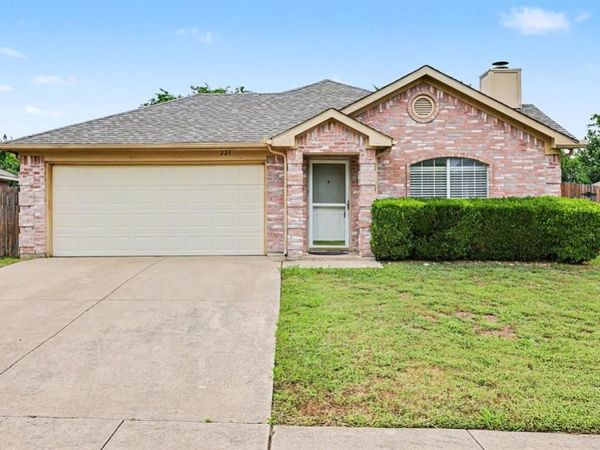 221 Los Angeles Drive , Glenn Heights, TX 75154