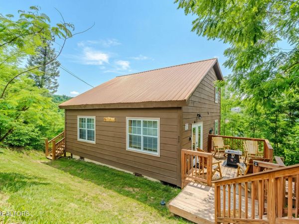 625 Pinecrest Drive, Gatlinburg, TN 37738