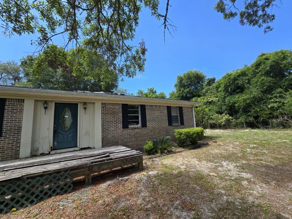 7239 East Bay Boulevard, Navarre, FL 32566
