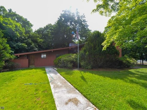 235 Godwin Ave, Wyckoff, NJ 07481