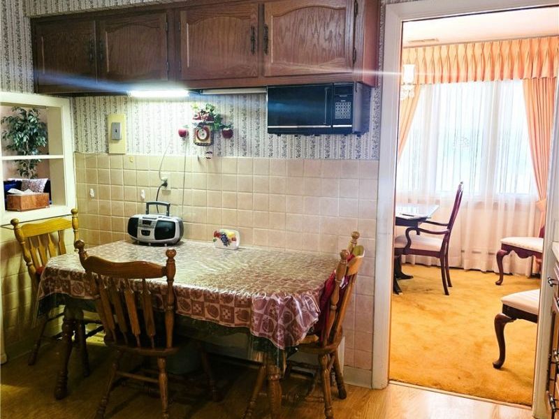 8201 Manorford Drive, Parma, OH 44129 Photo 4