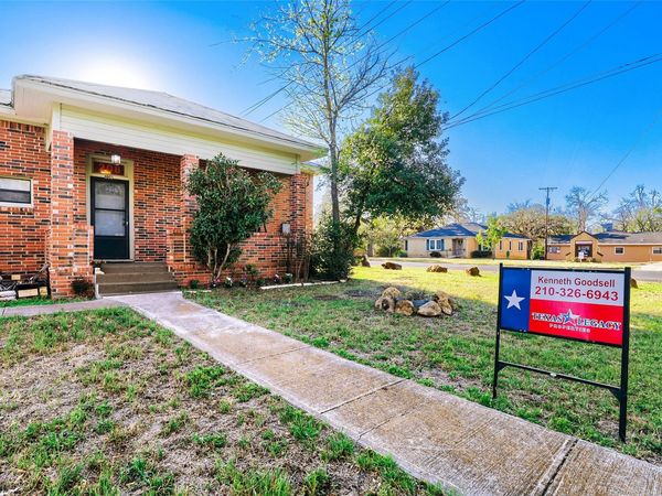 208 N Avenue B, Elgin, TX 78621