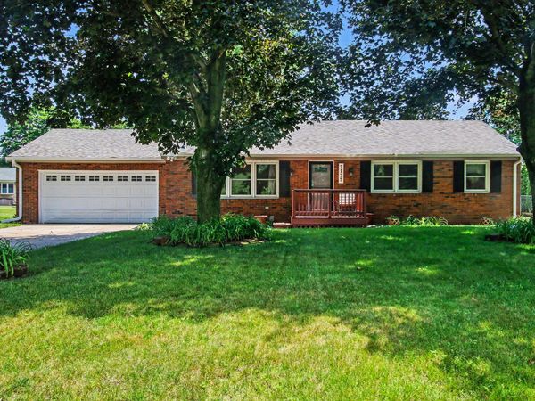 2125 Pawnee Path, Stevensville, MI 49127