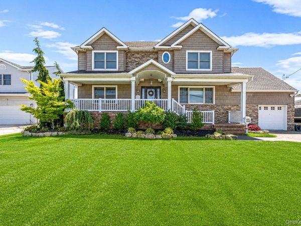 14 Jackson Place , Massapequa, NY 11758