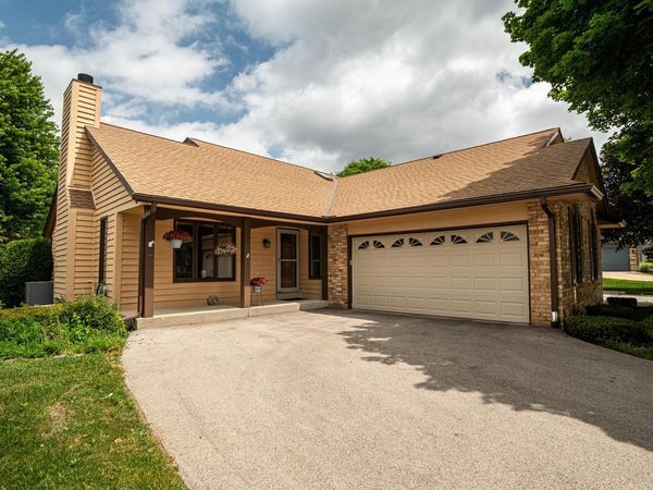 5413 Somerset LANE S, Greenfield, WI 53221