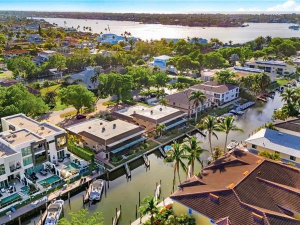 1521 Chesapeake AVE , Unit B2, NAPLES, FL 34102
