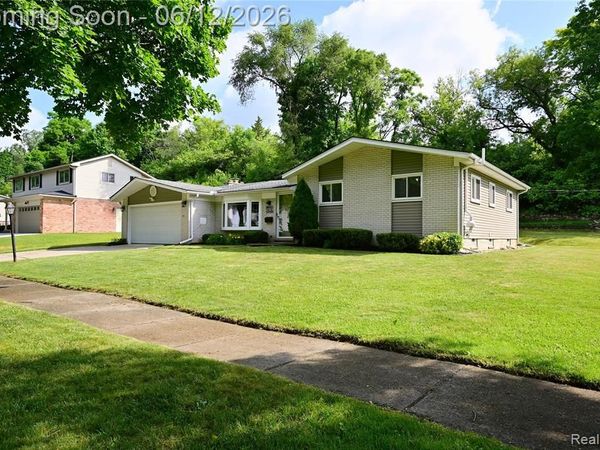 24136 Twin Valley Court, Farmington, MI 48336