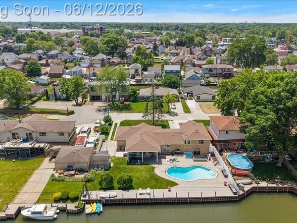 22461 Benjamin Street, St. Clair Shores, MI 48081