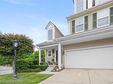 731 E Bluff Court, Rochester Hills, MI 48307