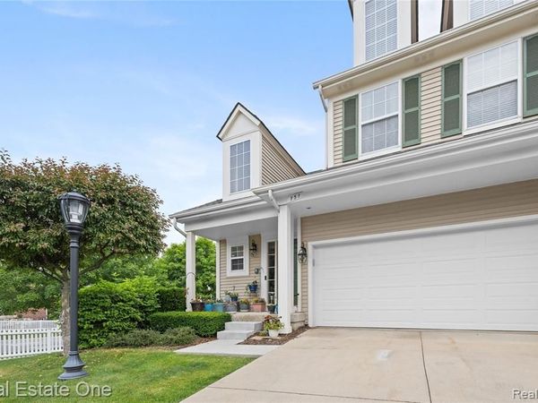 731 E Bluff Court, Rochester Hills, MI 48307