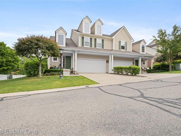 731 E Bluff Court, Rochester Hills, MI 48307