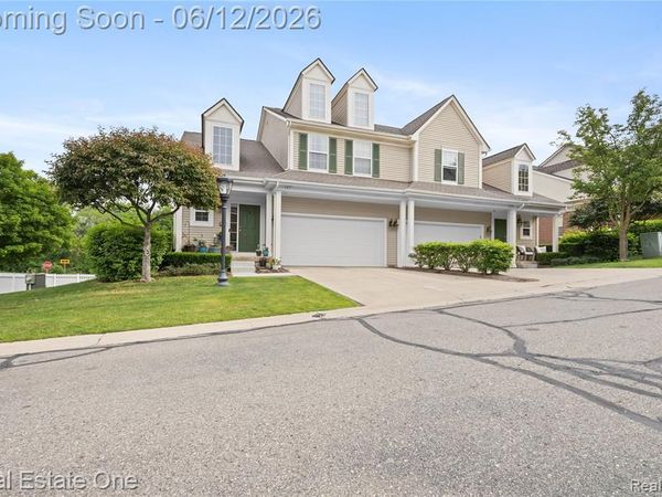 731 E Bluff Court, Rochester Hills, MI 48307