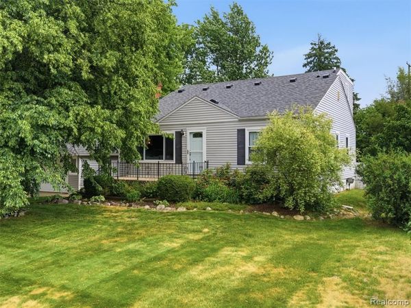 7790 Powers Court , Shelby Twp, MI 48317
