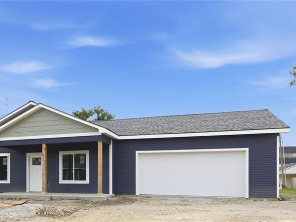 914 5th Street Terrace, Osawatomie, KS 66064