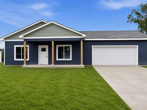914 5th Street Terrace, Osawatomie, KS 66064