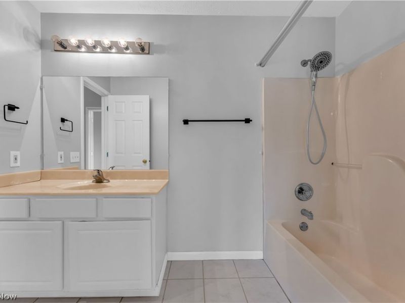 4215 Jennings Ridge Drive, Cleveland, OH 44109 Photo 17