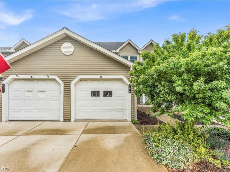 4215 Jennings Ridge Drive, Cleveland, OH 44109 Photo 2