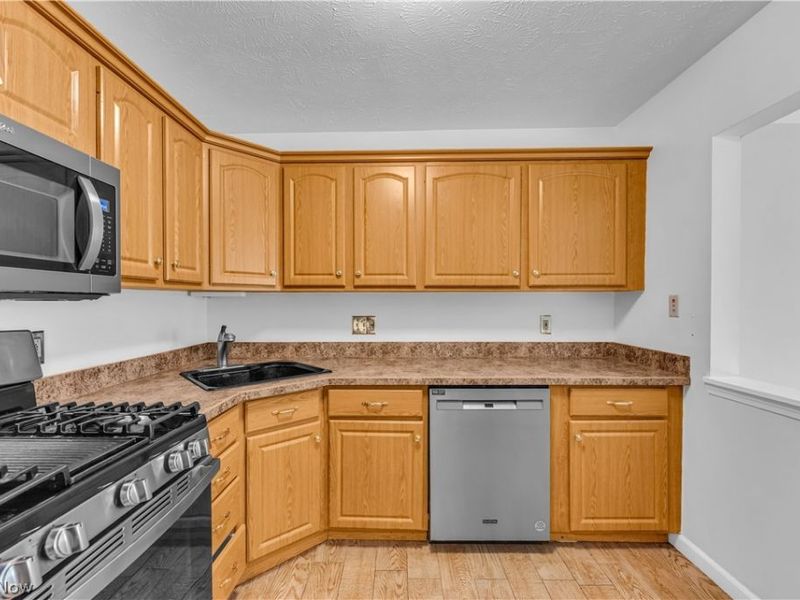 4215 Jennings Ridge Drive, Cleveland, OH 44109 Photo 6