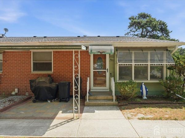10 Bennington Lane, Manchester Township, NJ 08759