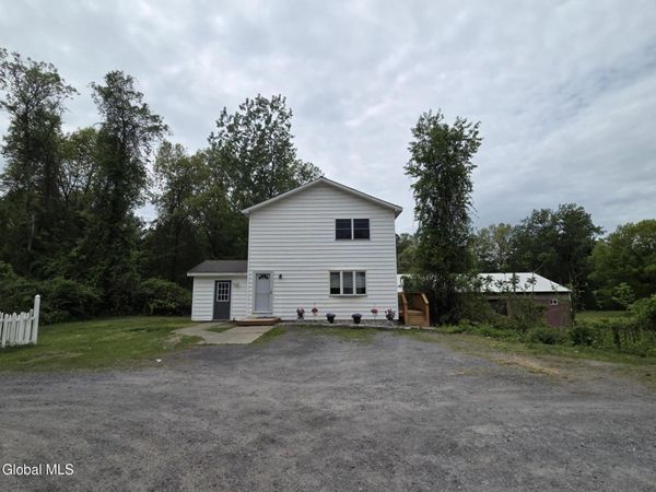 116 Clamsteam Road, Unit Apt 4, Halfmoon, NY 12065