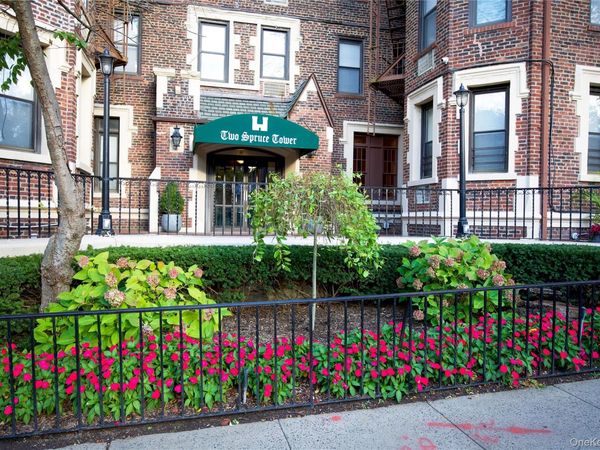 2 Spruce Street , Unit 2J, Great Neck, NY 11021