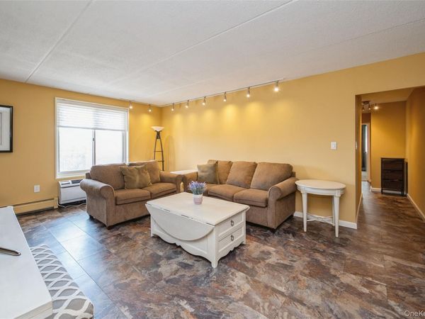 135 Post Avenue , Unit 4C, Westbury, NY 11590