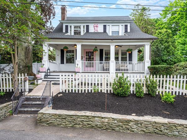 6 New York Avenue , Stony Brook, NY 11790