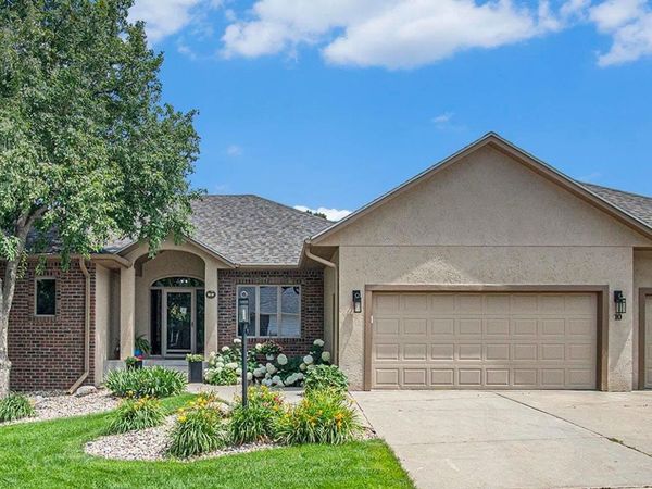 10 E Big Sky Pl, Sioux Falls, SD 57110