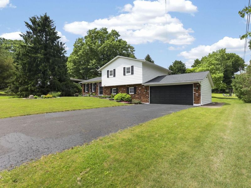 65 Amberly Drive , Granville, OH 43023 Photo 2