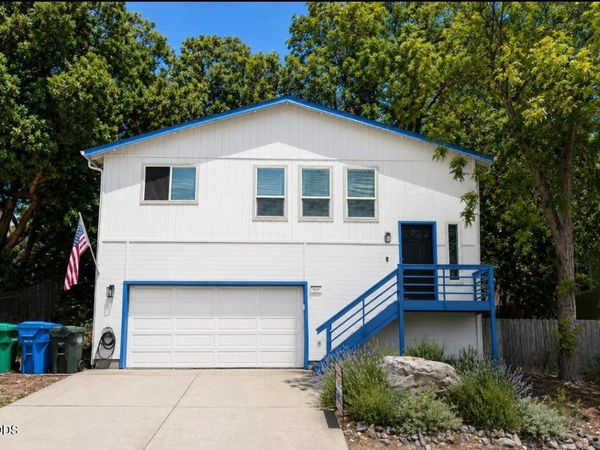 937 Fourth Avenue, Gold Hill, OR 97525