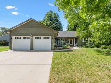 1417 Fairway Drive, Faribault, MN 55021