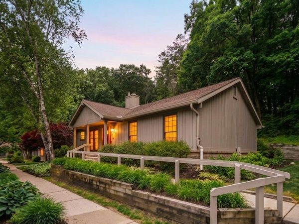 2202 Pine Grove Court, Ann Arbor, MI 48103