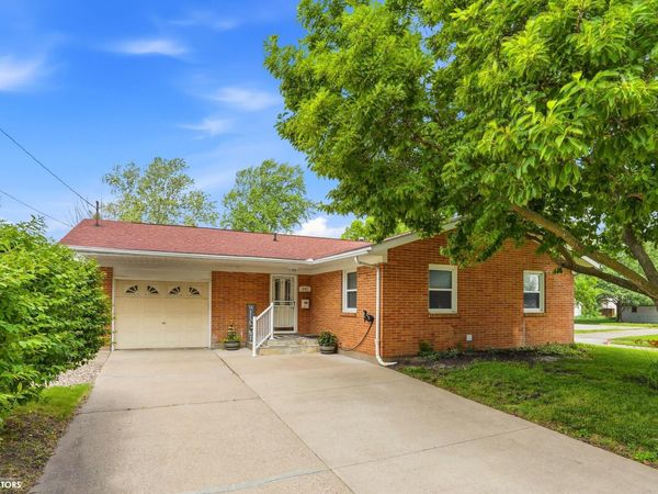 401 Neva Place, West Burlington, IA 52655