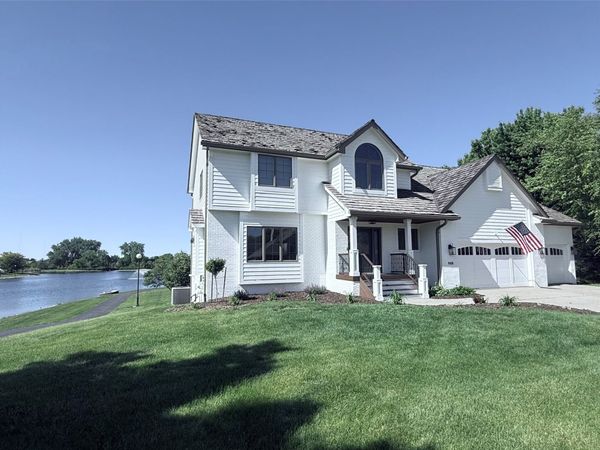 902 NE Lake View Drive, Ankeny, IA 50021