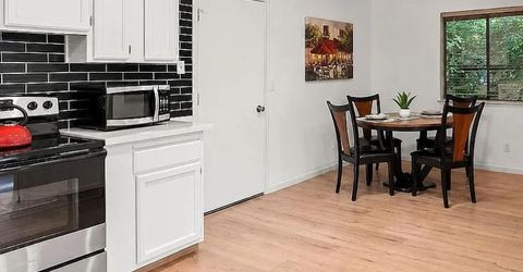 2042 University Park Dr, Sacramento, CA 95825 Photo