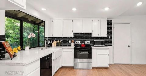 2042 University Park Dr, Sacramento, CA 95825 Photo